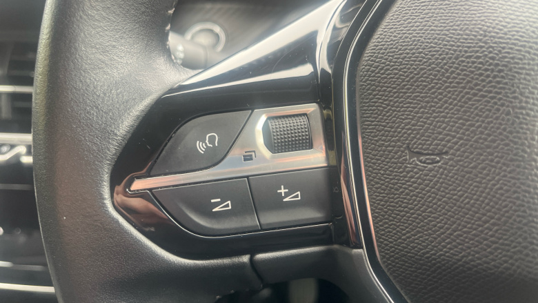 Peugeot 208 1.2 PureTech 100 Allure 5dr Petrol Hatchback